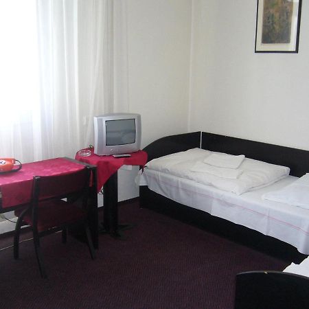 Hotel Posta Benesov  Szoba fotó