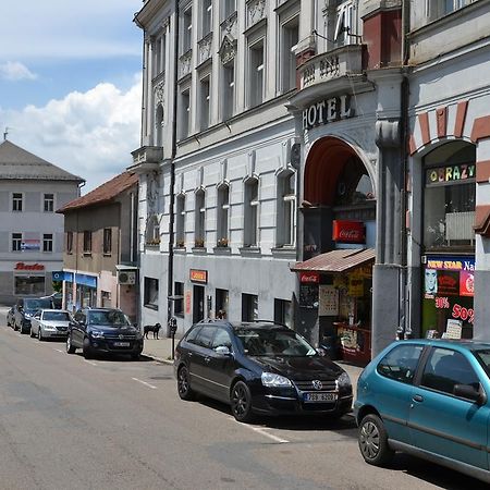 Hotel Posta Benesov  Kültér fotó