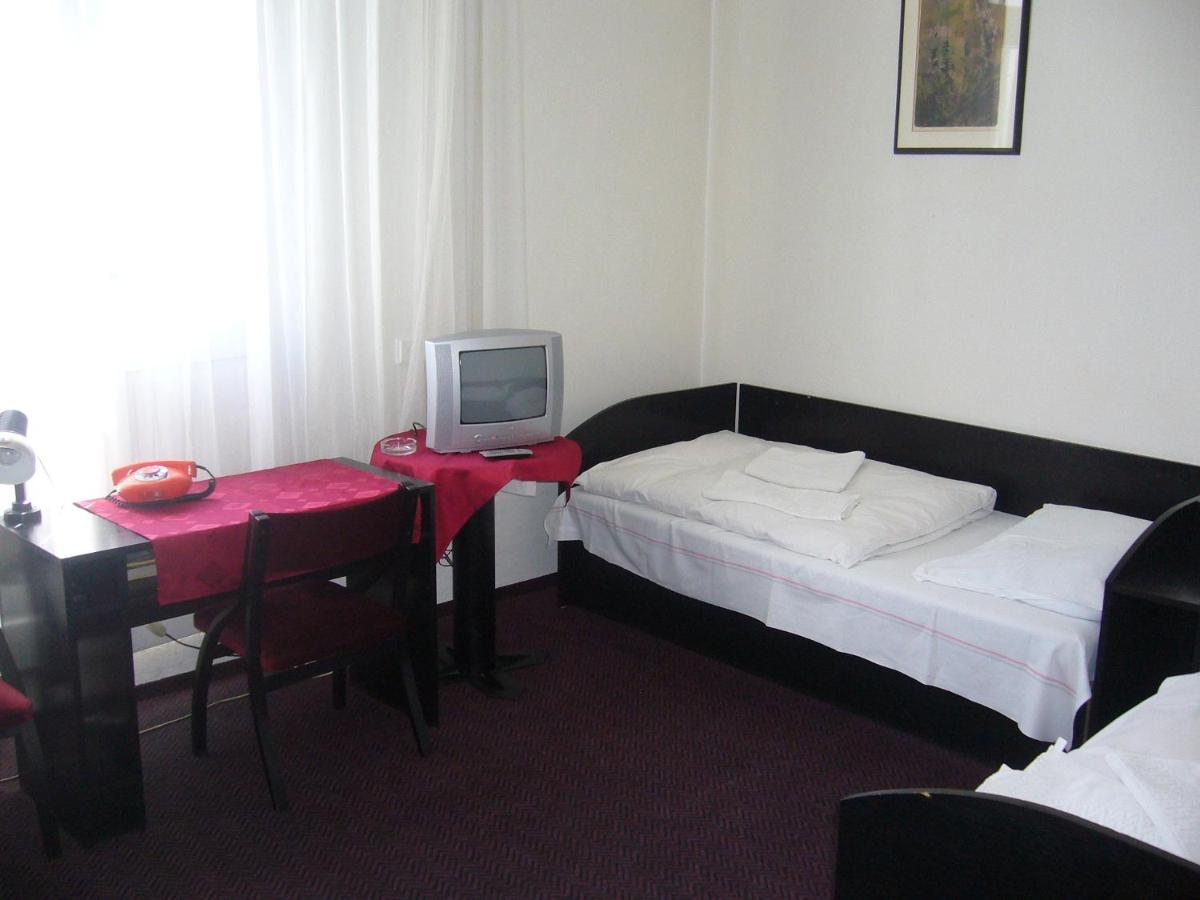 Hotel Posta Benesov  Szoba fotó