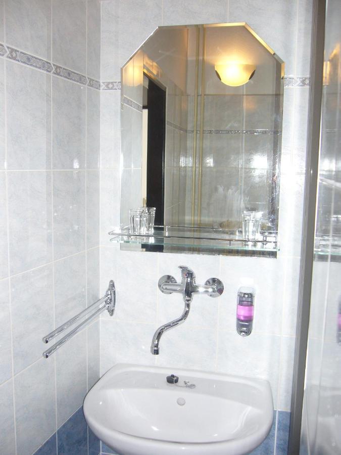 Hotel Posta Benesov  Kültér fotó