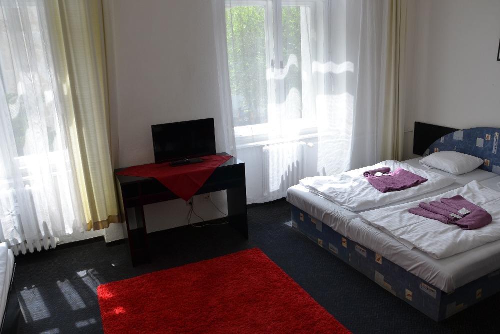 Hotel Posta Benesov  Kültér fotó
