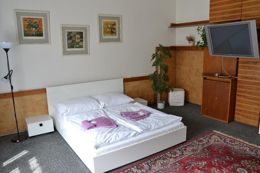 Hotel Posta Benesov  Kültér fotó