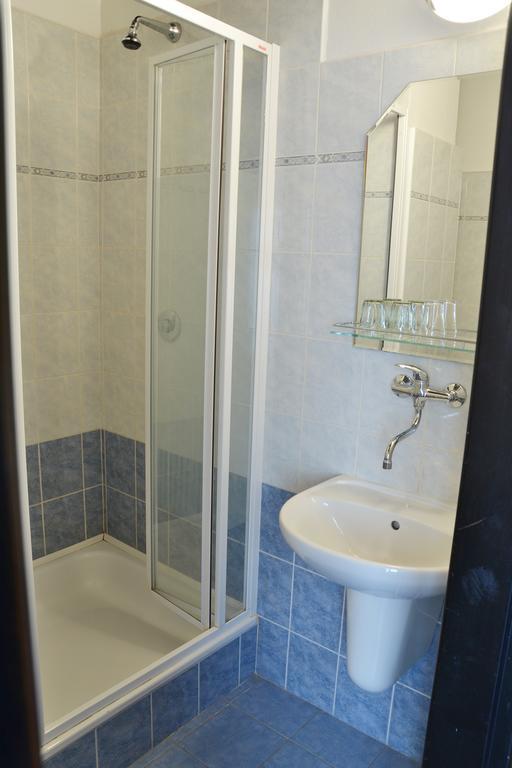 Hotel Posta Benesov  Kültér fotó