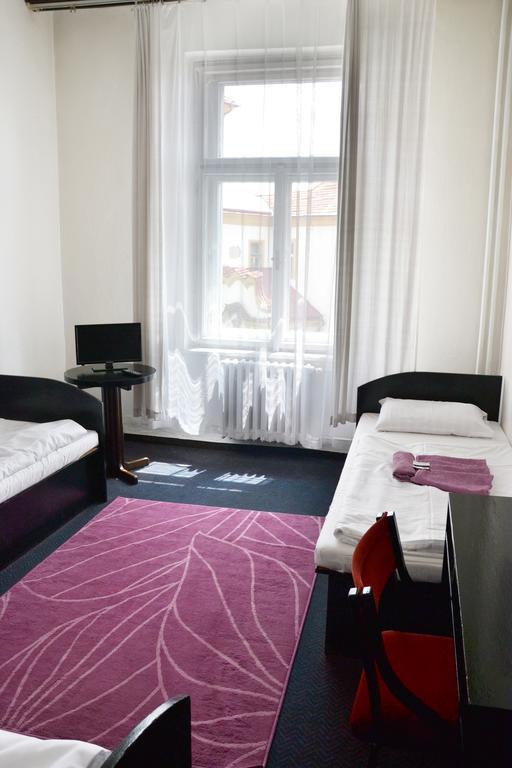 Hotel Posta Benesov  Kültér fotó