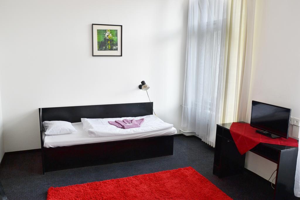 Hotel Posta Benesov  Kültér fotó