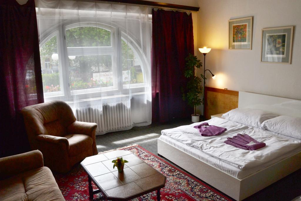 Hotel Posta Benesov  Kültér fotó