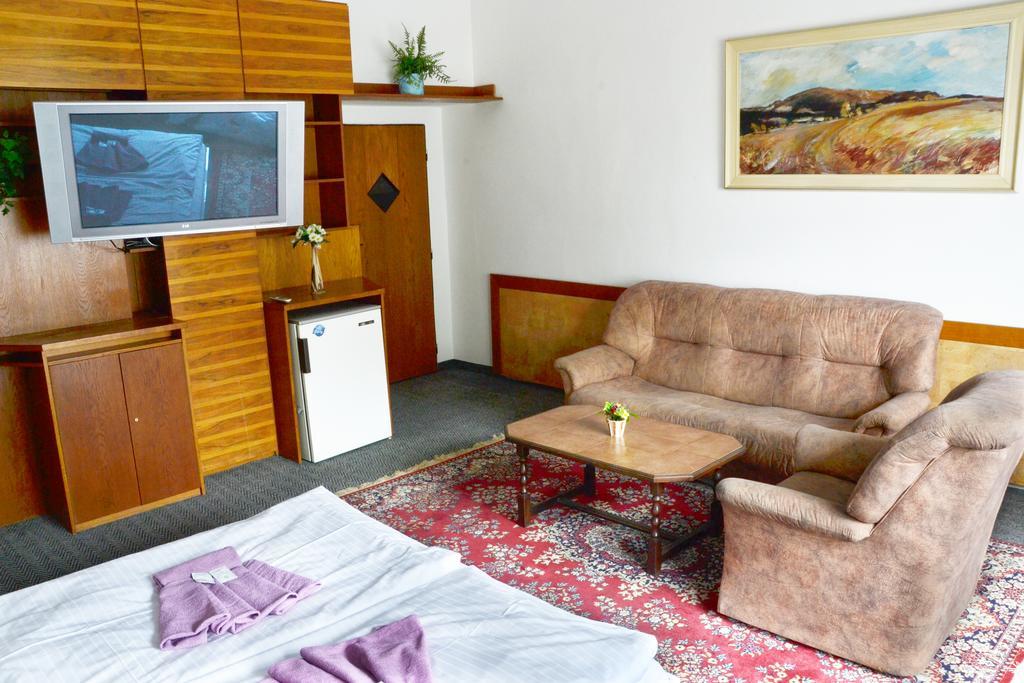 Hotel Posta Benesov  Kültér fotó